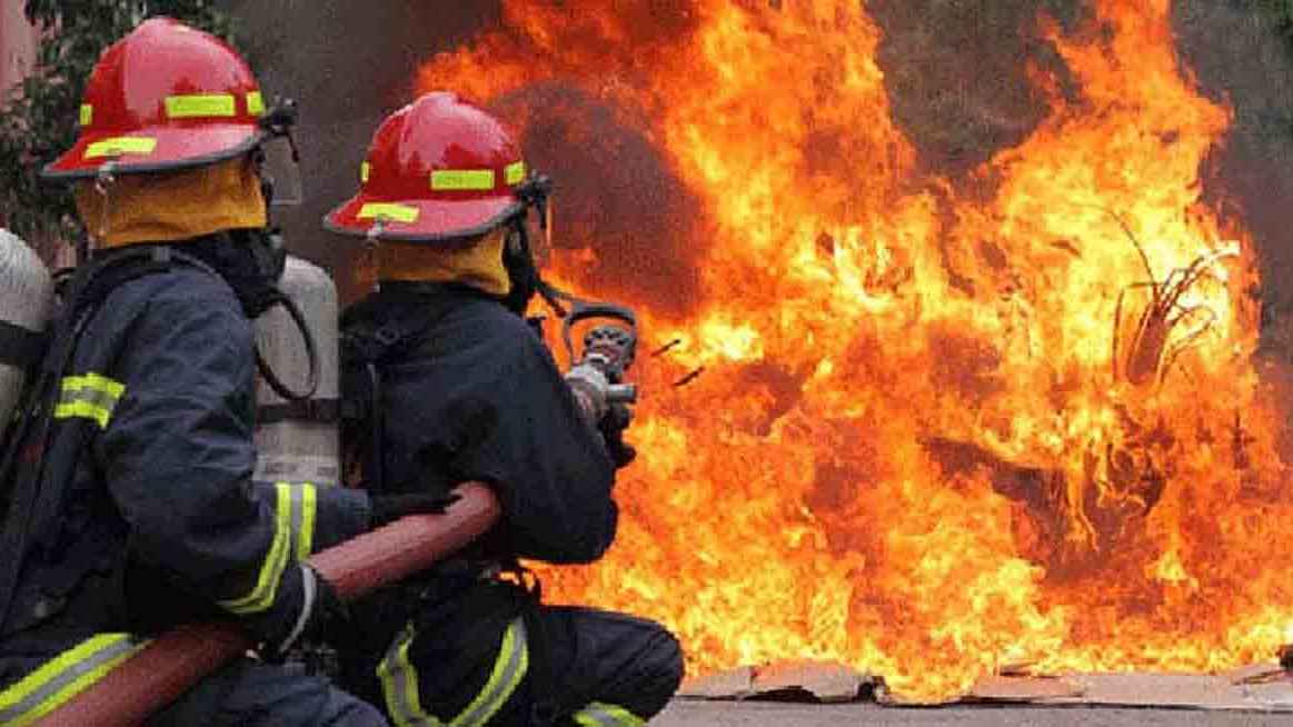 ফার্মগেটে মার্কেন্টাইল ব্যাংকে আগুন, নিয়ন্ত্রণে ৫ ইউনিট