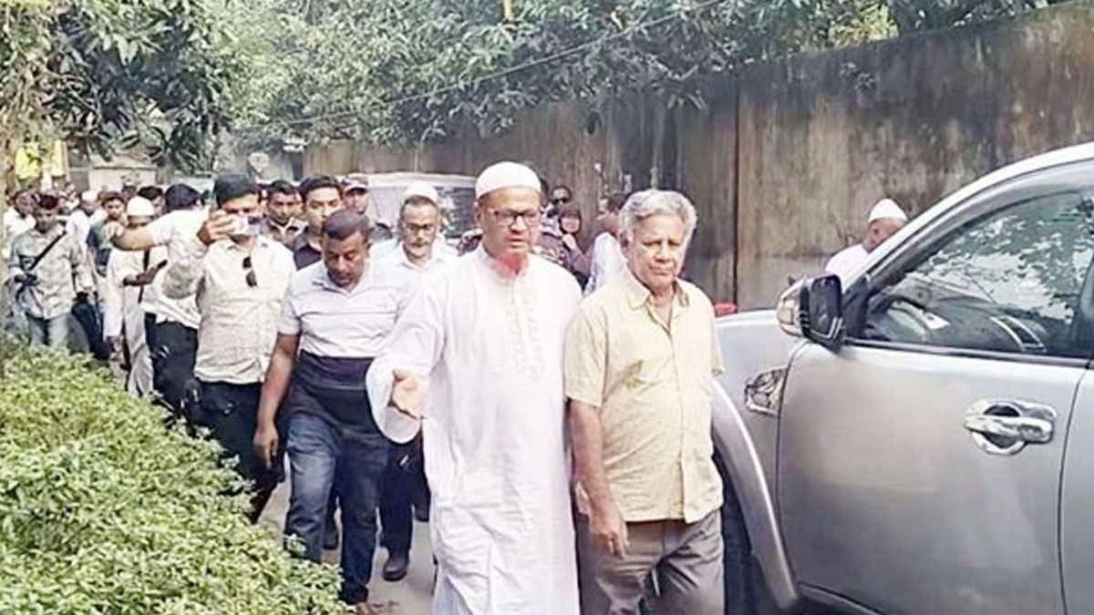 বৈষম্যবিরোধী আন্দোলনে নিহত আব্দুল্লাহর বাড়িতে উপদেষ্টার সমবেদনা