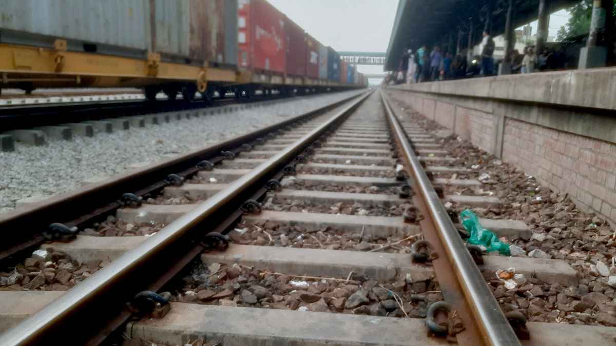 কুমিল্লায় ট্রেনে কাটা পড়ে মানসিক ভারসাম্যহীন বৃদ্ধার মৃত্যু