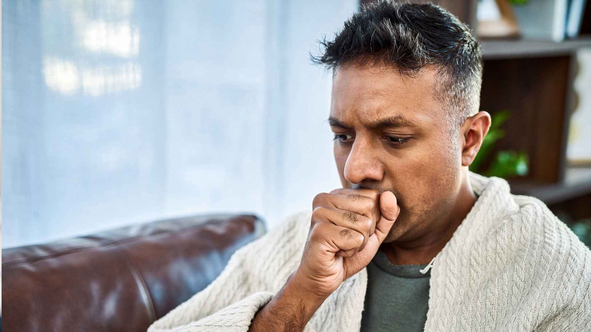 খুশখুশে কাশিতে অতিষ্ঠ? ৩ পানীয়তে মিলবে স্বস্তি 