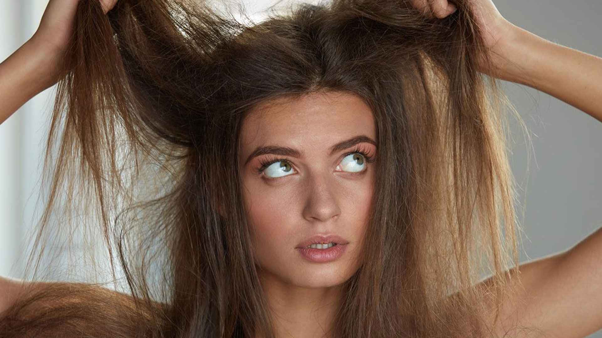 শীত আসার আগেই চুলে রুক্ষতা?