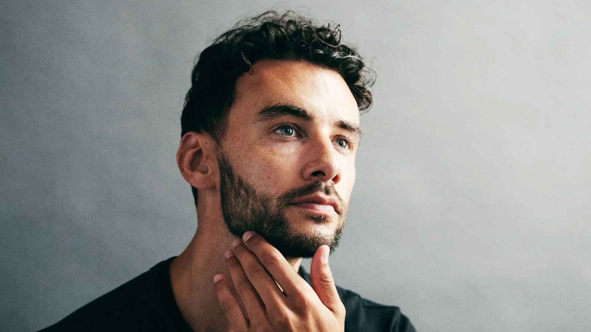 শীতে পুরুষের চুল ও দাড়ির যত্নে করণীয়