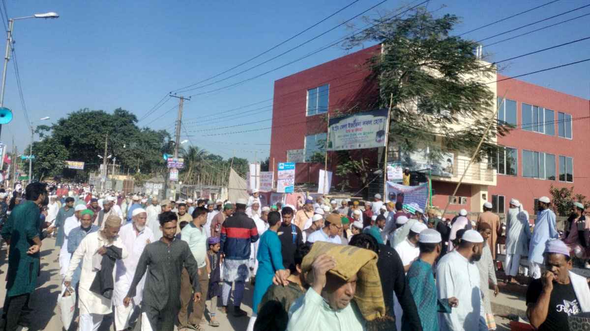 রংপুরে ইজতেমায় জুমার নামাজে মুসল্লিদের ঢল