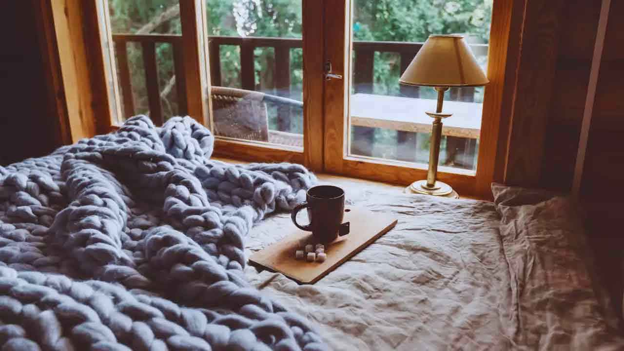 শীতকালে রুম হিটার ছাড়াই ঘর গরম করার উপায়