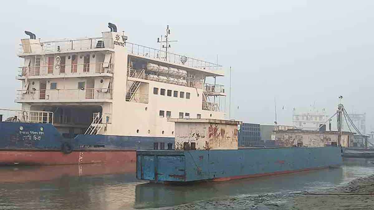 নাব্য সংকটে আরিচা-কাজিরহাট নৌপথে আবারও ফেরি বন্ধ