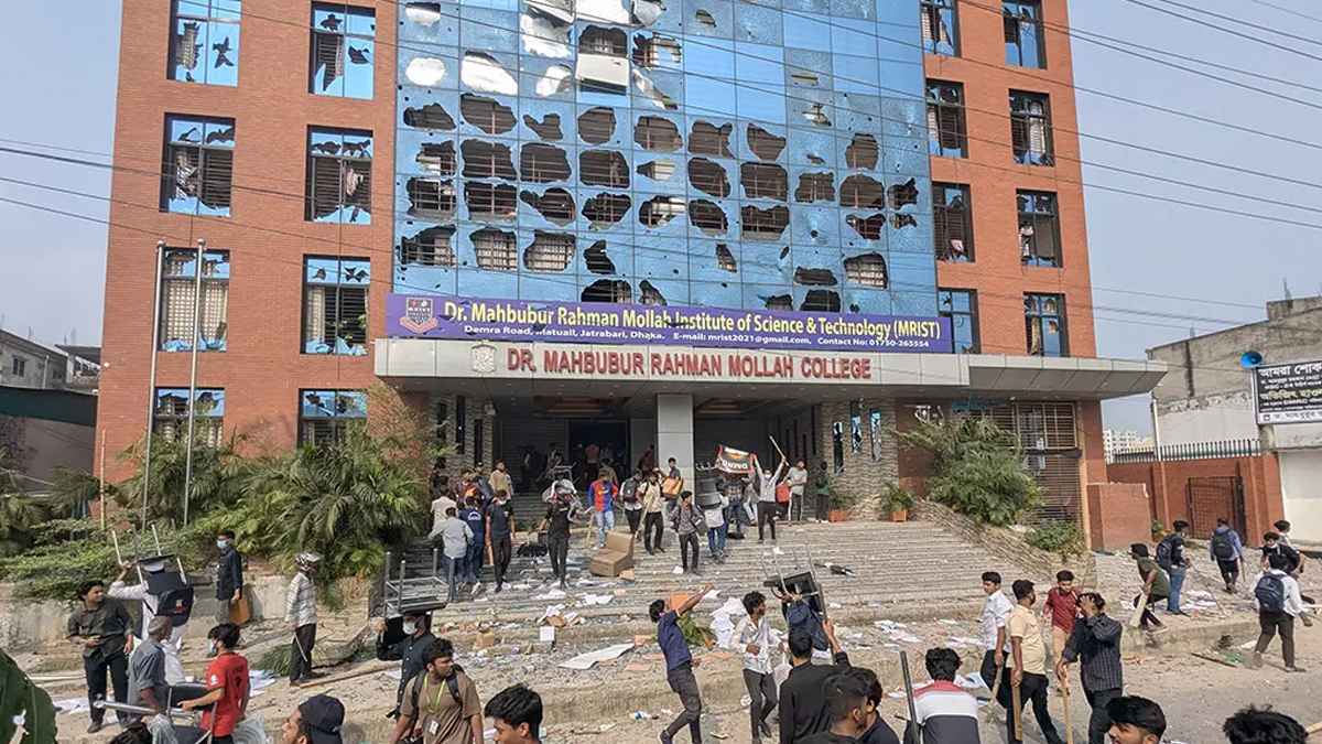 মোল্লা কলেজে হামলা ও লুটপাট: প্রশাসনের হস্তক্ষেপে বিচারের দাবি