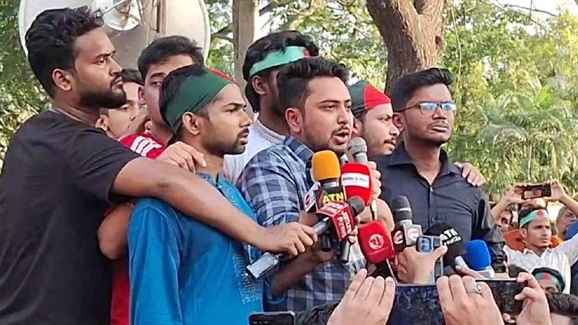 জবি শিক্ষার্থীদের দাবি মেনে নেওয়ার প্রতিশ্রুতি নাহিদ ইসলামের