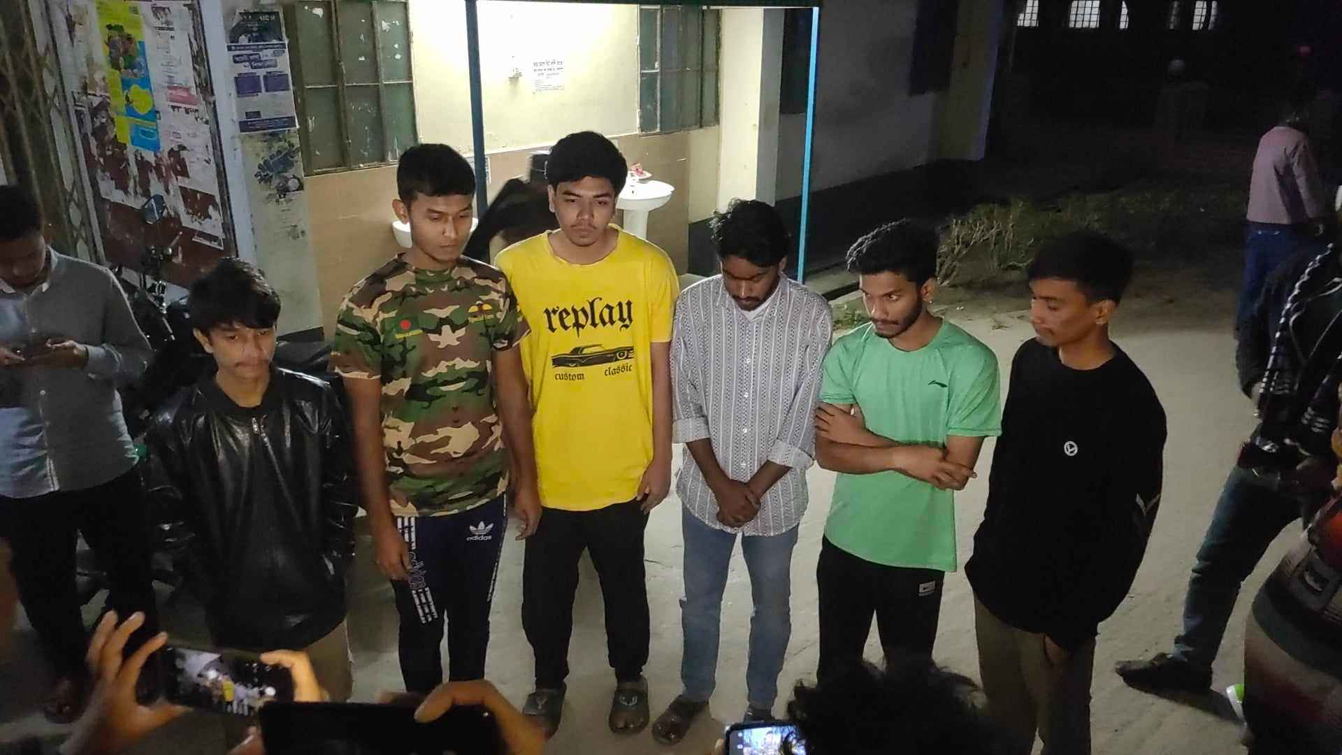 ইবিতে র্যাগিংয়ের নামে নবীন শিক্ষার্থীদের শারীরিক ও মানসিক নির্যাতন