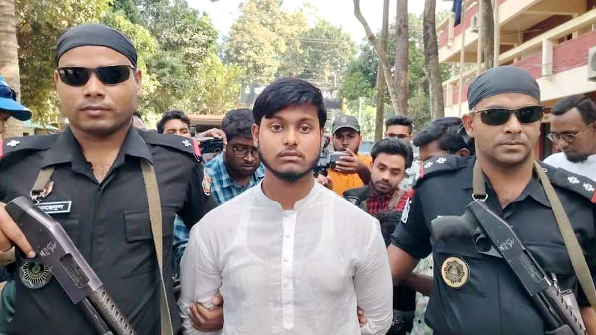 বগুড়ায় মাকে হত্যা করে লাশ ডিপ ফ্রিজে রাখা ছেলে গ্রেফতার