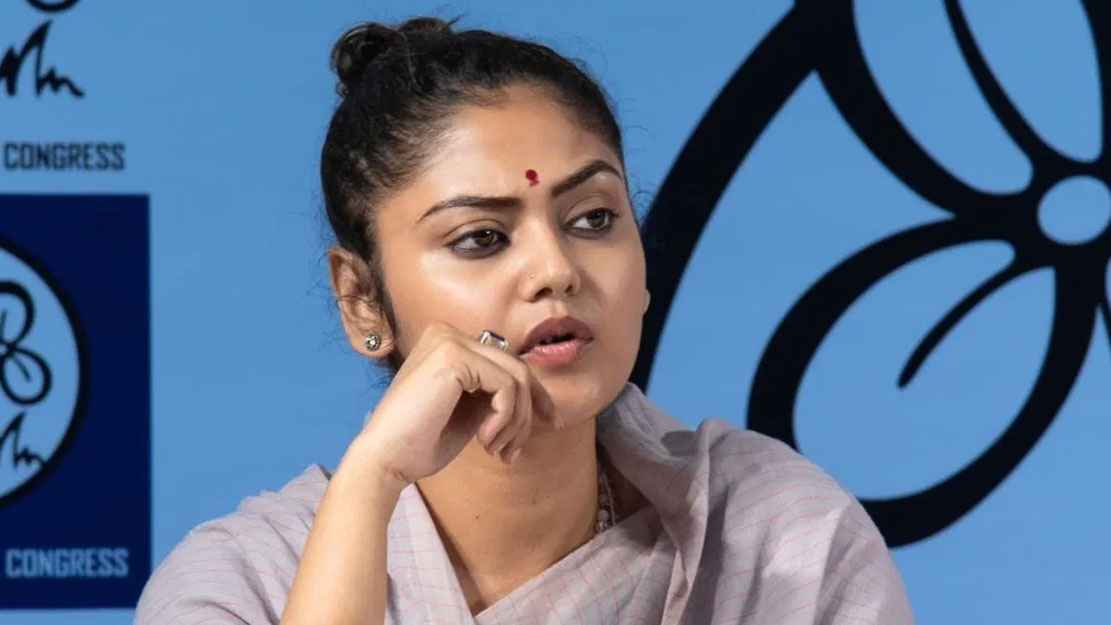 হাসপাতালে অভিনেত্রী সায়নীর বাবা