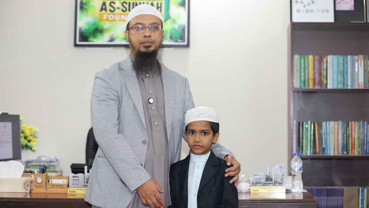 ৪৯ দিনে কোরআনের হাফেজ হাবিবের স্বপ্নপূরণ করলেন শায়খ আহমাদুল্লাহ