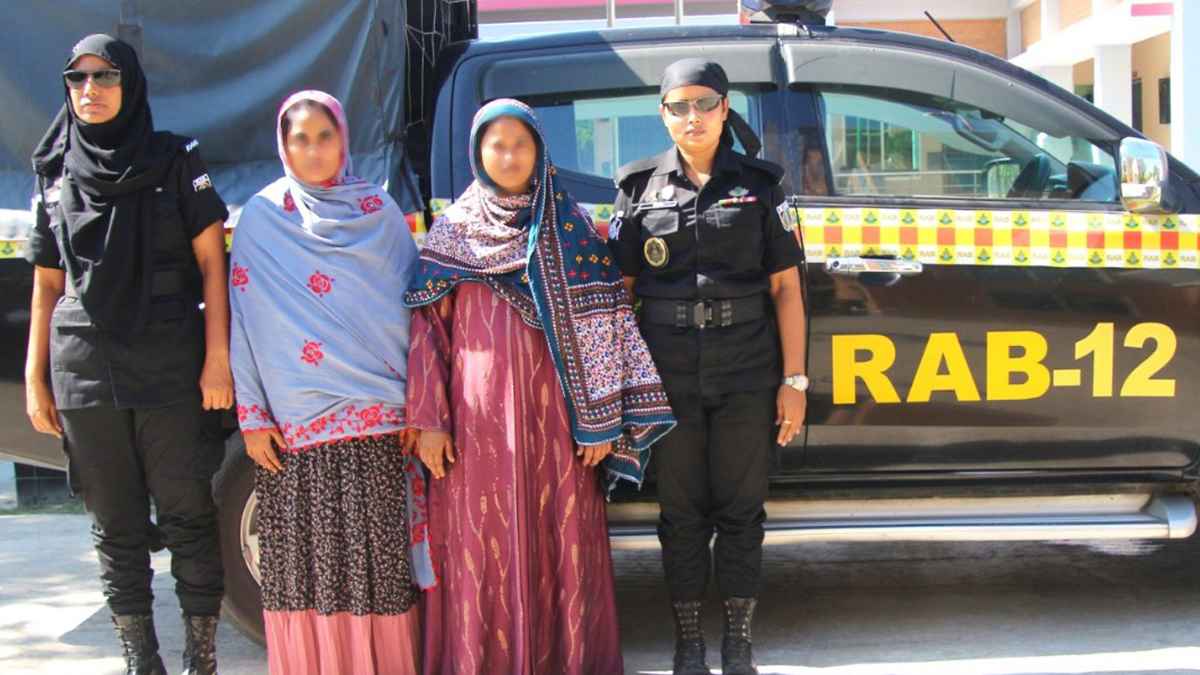 সিরাজগঞ্জে ১৯৮ বোতল ফেনসিডিলসহ ২ নারী আটক