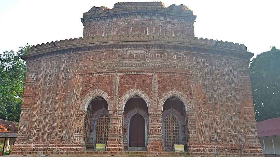 স্থাপত্যশৈলীর অপূর্ব নিদর্শন কান্তজীর মন্দির