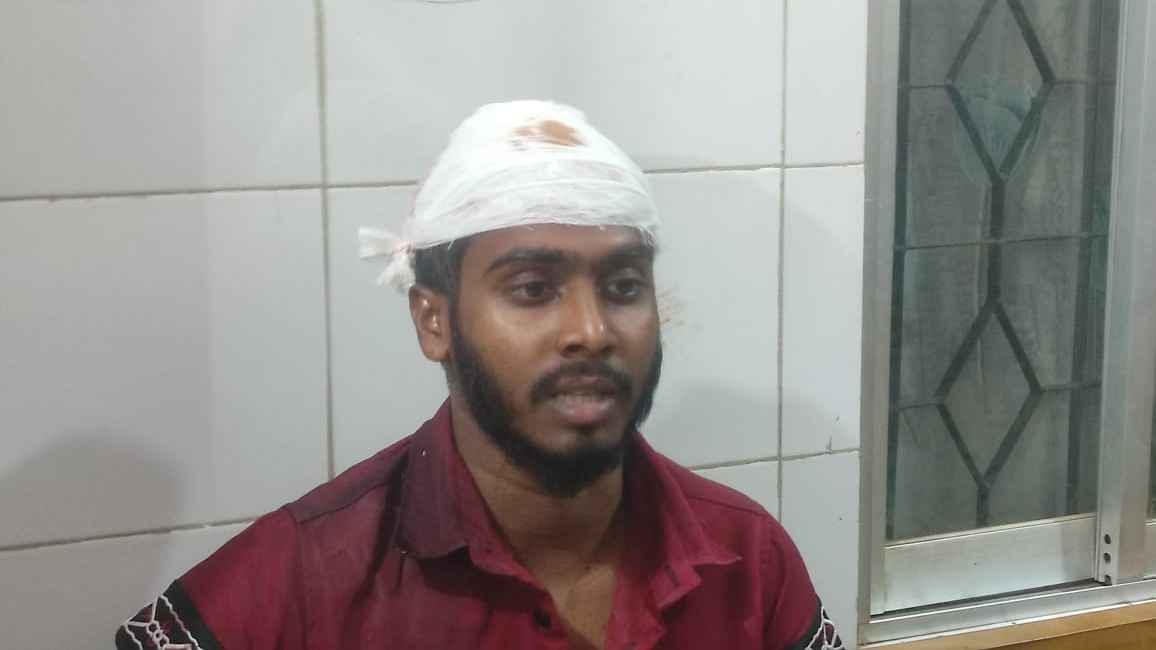 মোটরসাইকেল পার্কিংয়ে নিষেধ করায় ব্যবসায়ীকে পিটিয়ে জখম