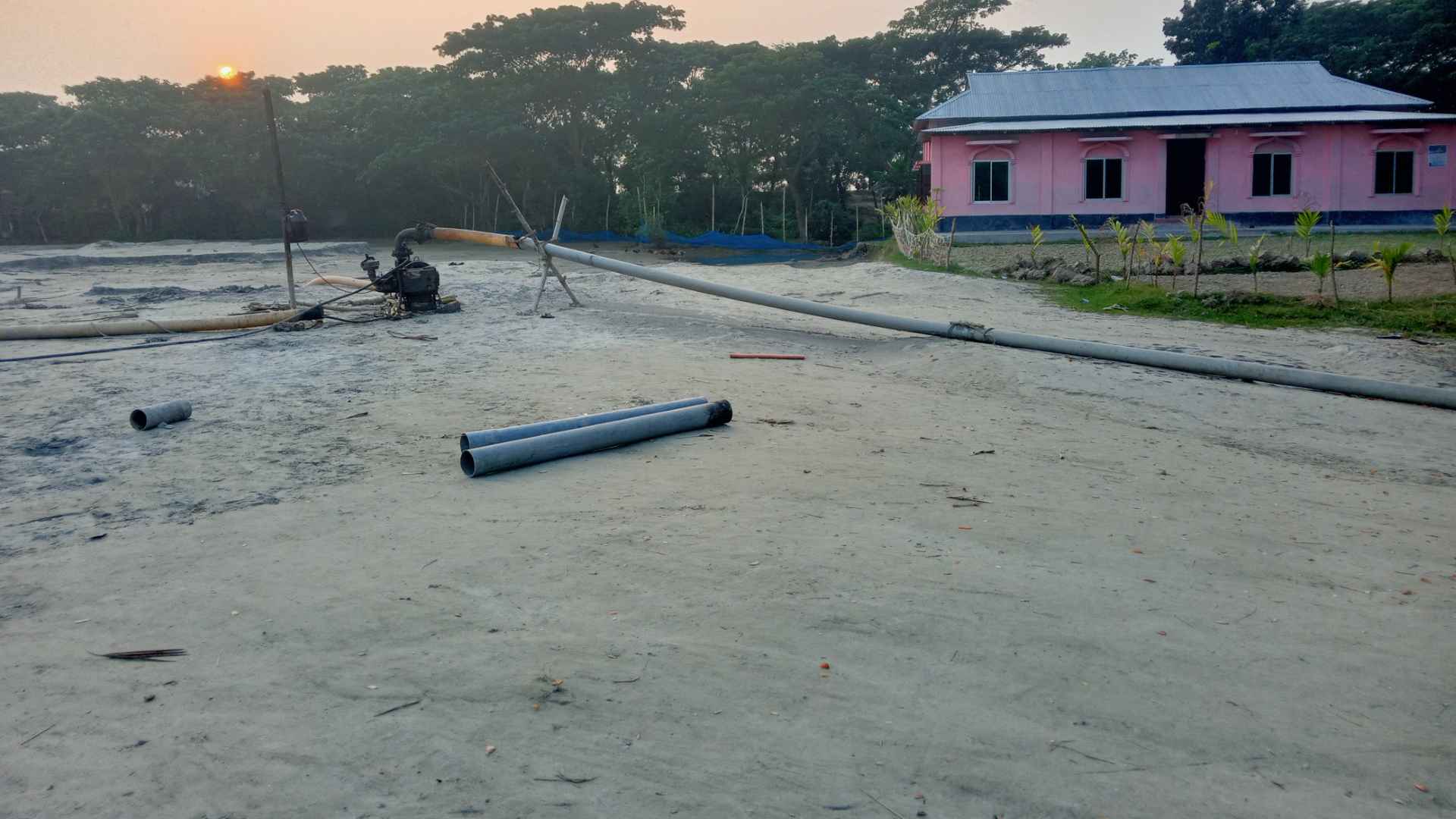 হাতিয়ায় অসহায় পরিবারের জমিতে চেয়ারম্যানের থাবা