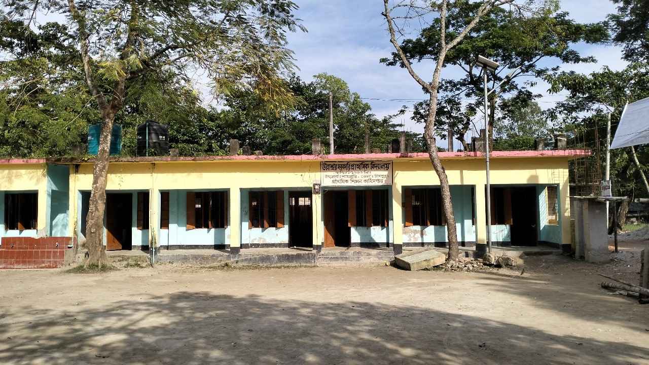 চাঁদপুরে প্রাথমিক বিদ্যালয়ের মাঠ রক্ষার দাবি স্থানীয়দের