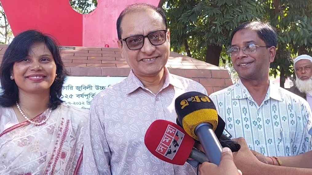 ‘পাঠ্যপুস্তকে ত্রুটি কমাতে সরকার চেষ্টা করছে ,বই হাতে পেলেই বুঝা যাবে’