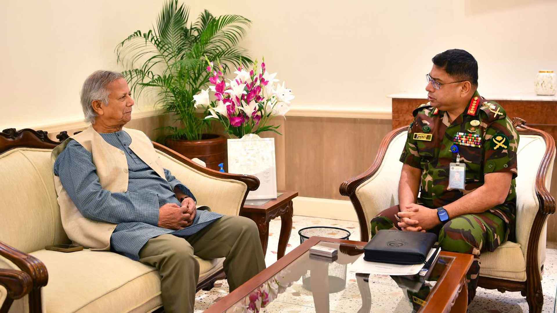 প্রধান উপদেষ্টার সঙ্গে সেনাপ্রধানের সাক্ষাৎ