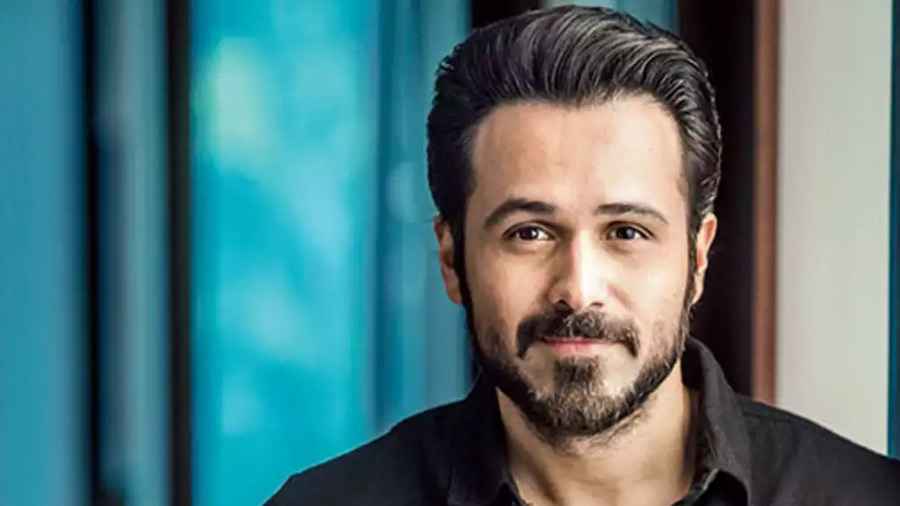 শুটিংয়ে আহত ইমরান হাশমি, গলা থেকে ঝরছে রক্ত