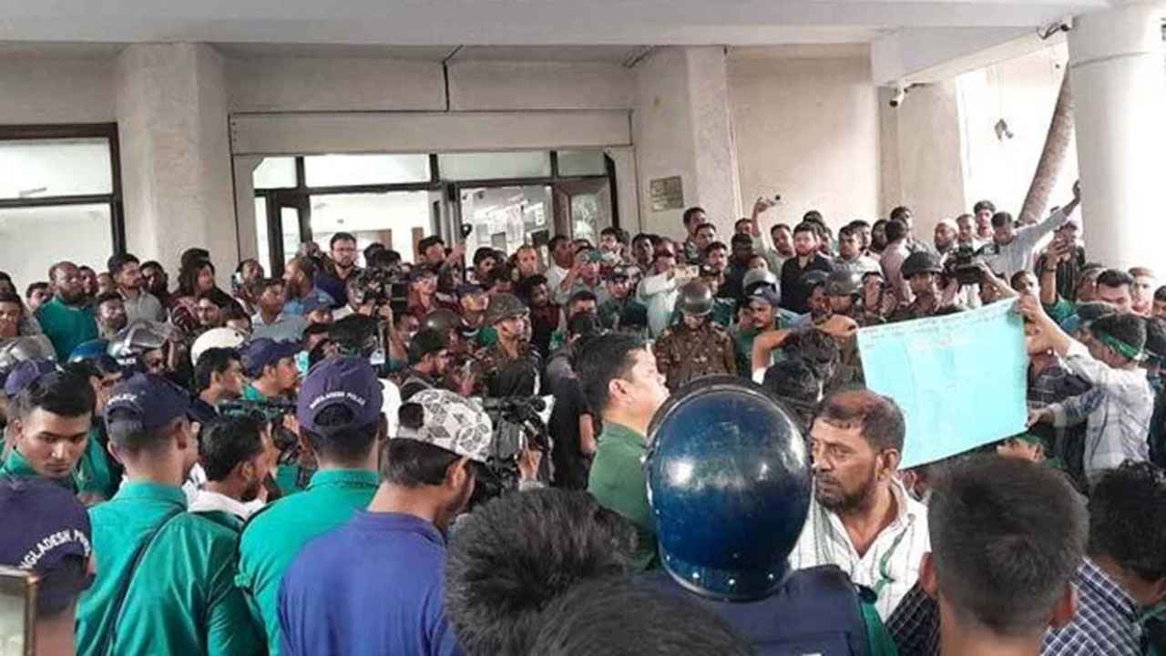 সচিবালয়ে আটক ২৬ শিক্ষার্থীর বিরুদ্ধে মামলা, ২৮ জনকে মুক্তি