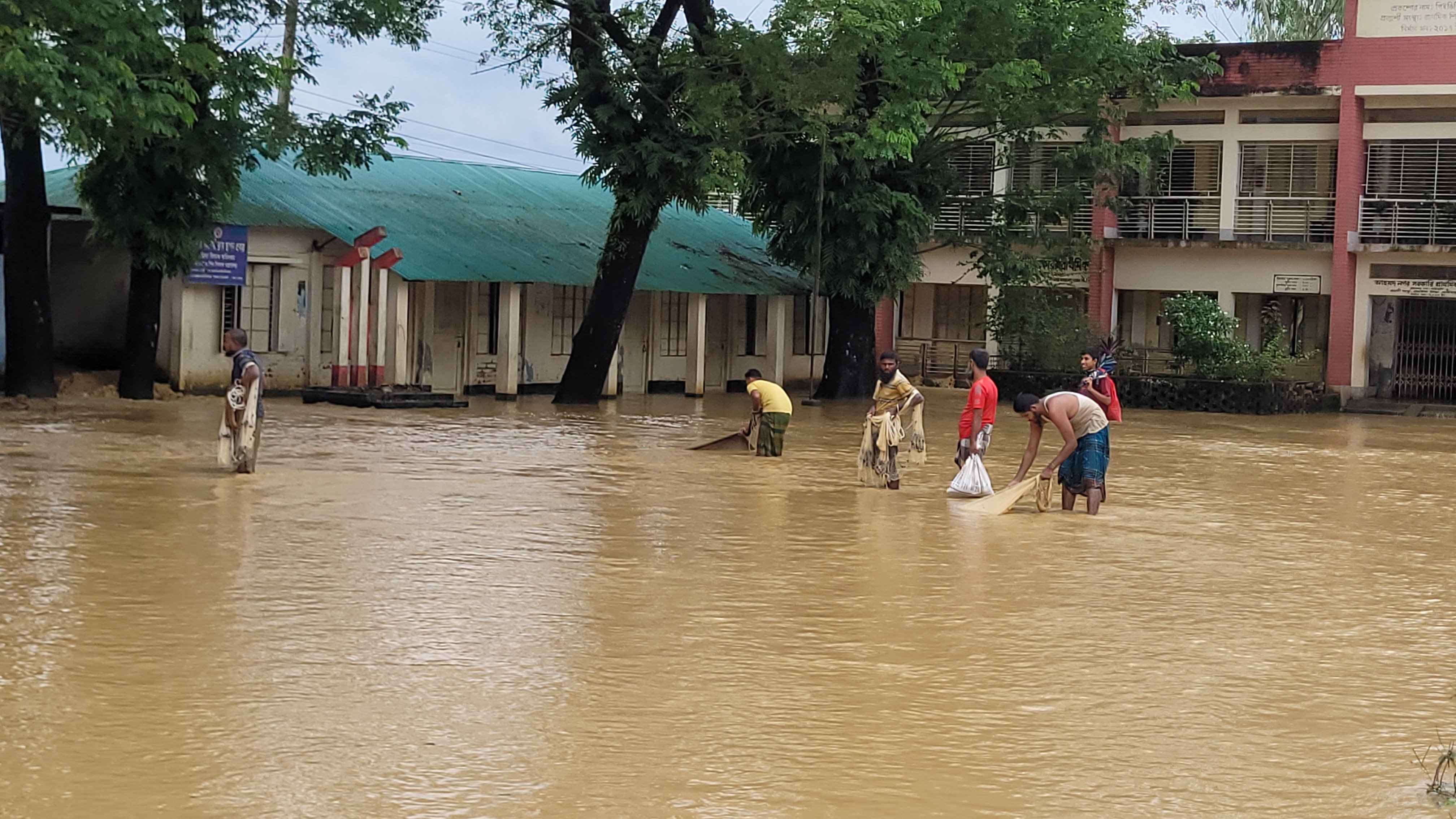শেরপুরে বন্যায় ৫ জনের মৃত্যু, উদ্ধার অভিযানে সেনাবাহিনী-বিজিবি