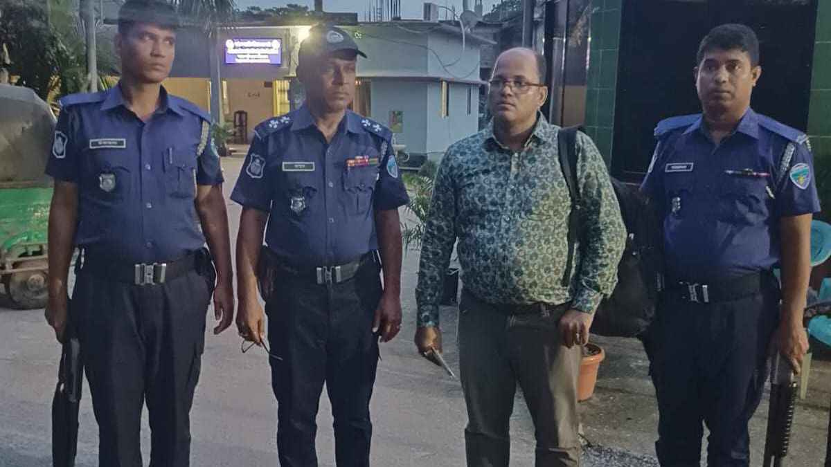 ভারতে পালানোর সময় এস আলম গ্রুপের কর্মকর্তা সুজন কান্তি আটক