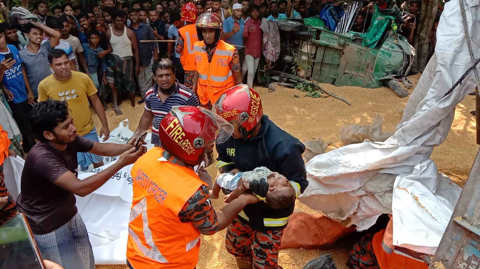 মিরসরাইয়ে সড়ক দুর্ঘটনায় নারী-শিশুসহ একই পরিবারের নিহত ৩