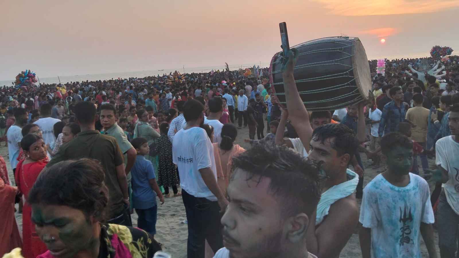 প্রতিমা বিসর্জন: কক্সবাজার সমুদ্র সৈকতে সম্প্রীতির মহামিলন