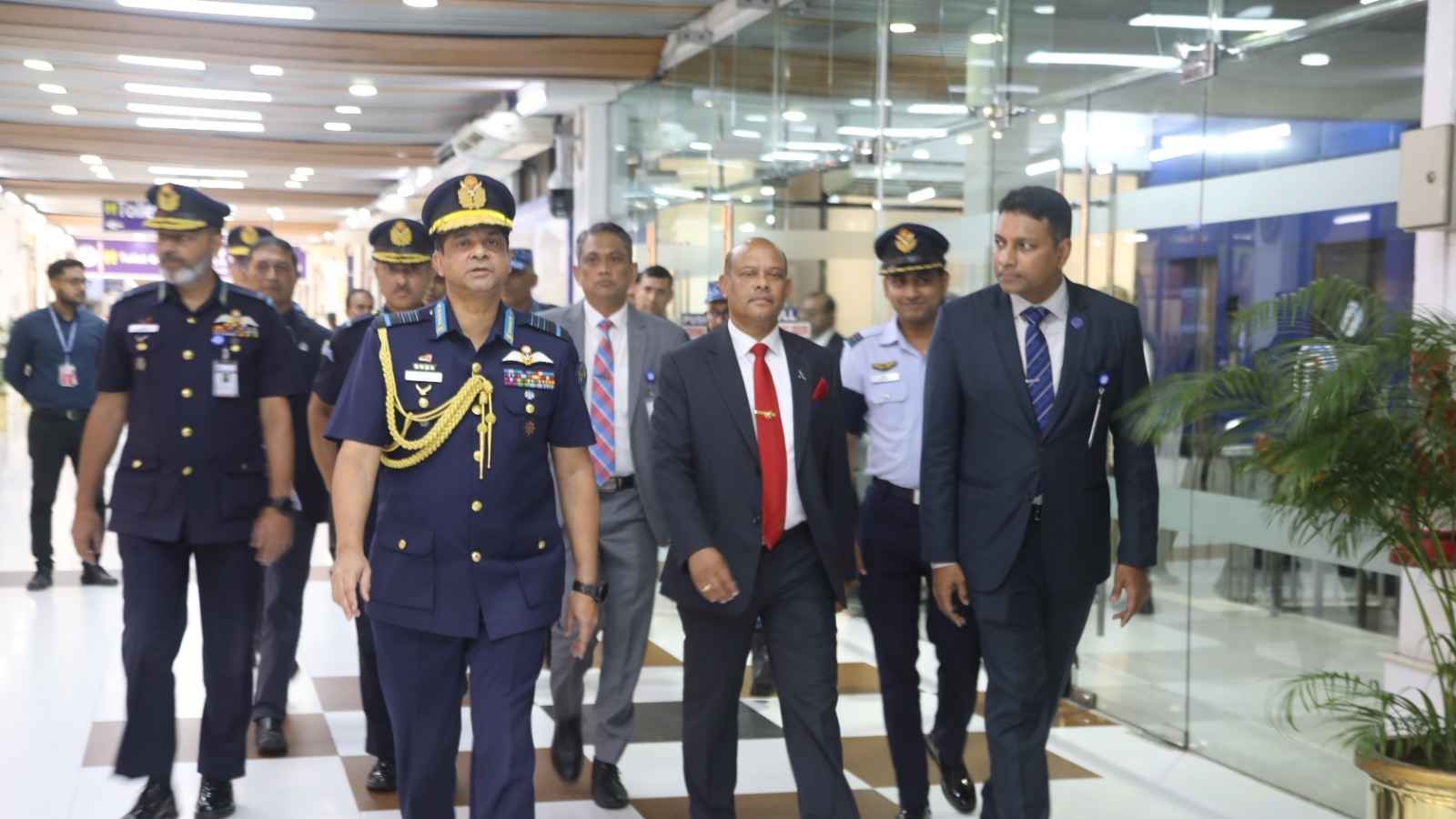 দ্রুত লাগেজ ডেলিভারি ও দুর্নীতি কমায় বিমানবাহিনী প্রধানের প্রশংসা
