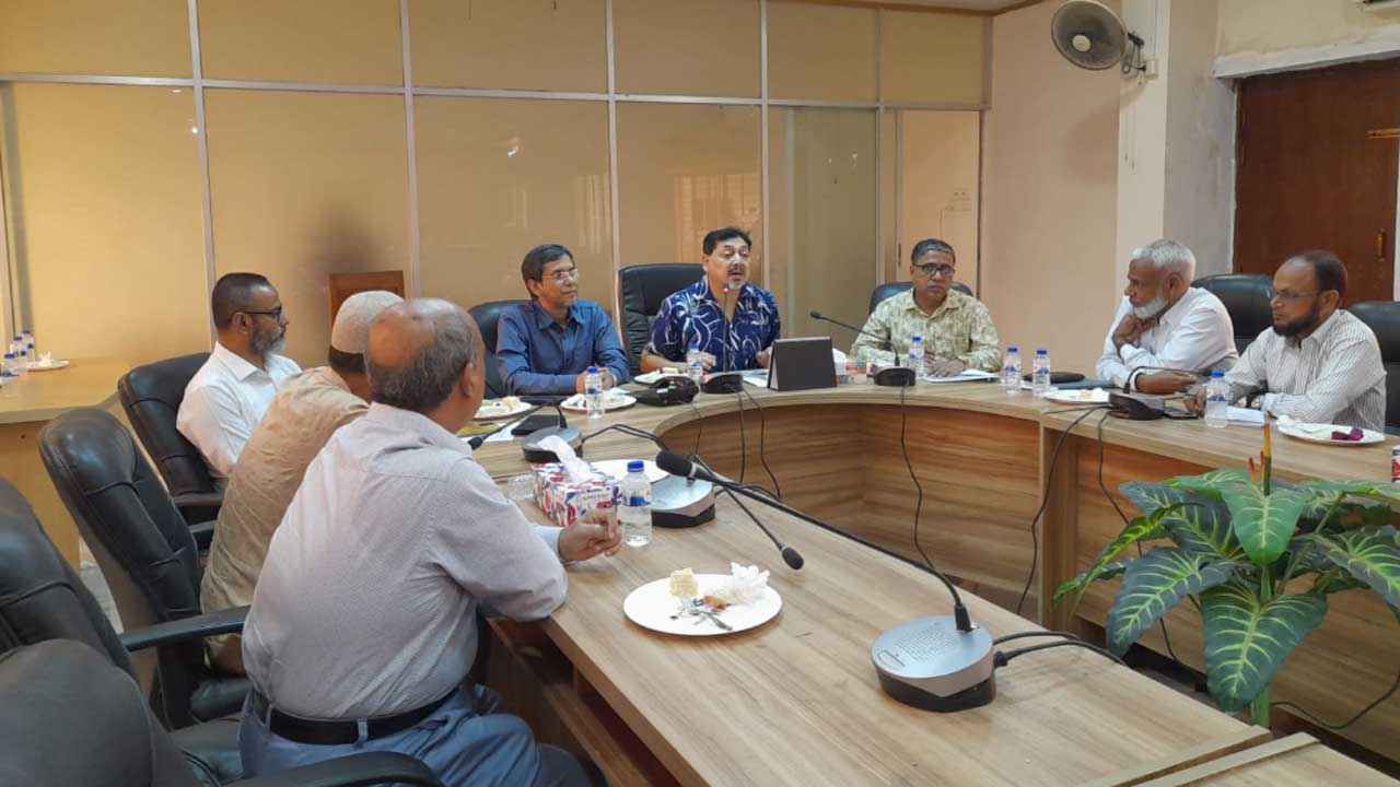 শিক্ষকরা জাতিকে এগিয়ে নেওয়ার দিকনির্দেশনা দেন: নাসিমুল গনি