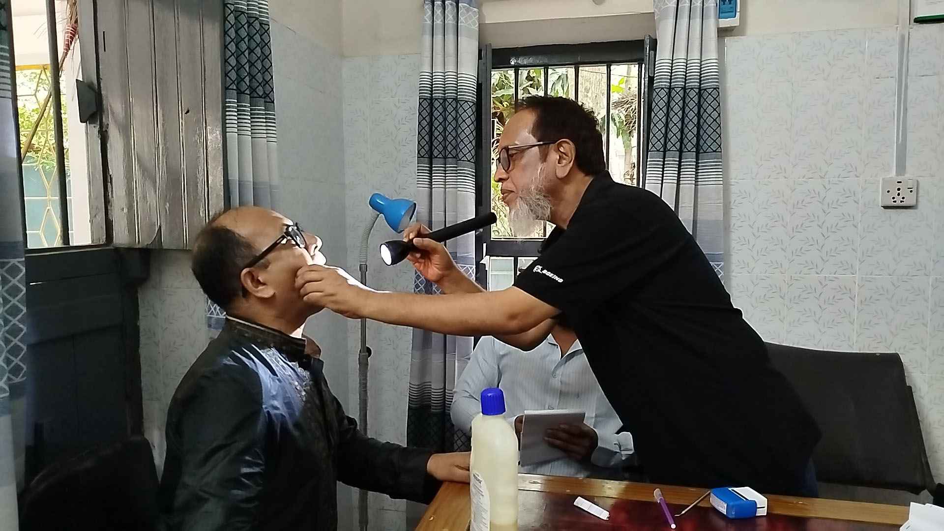 নড়াইলে ১৫০ ব্যক্তি বিনামূল্যে পেলেন চিকিৎসাসেবা