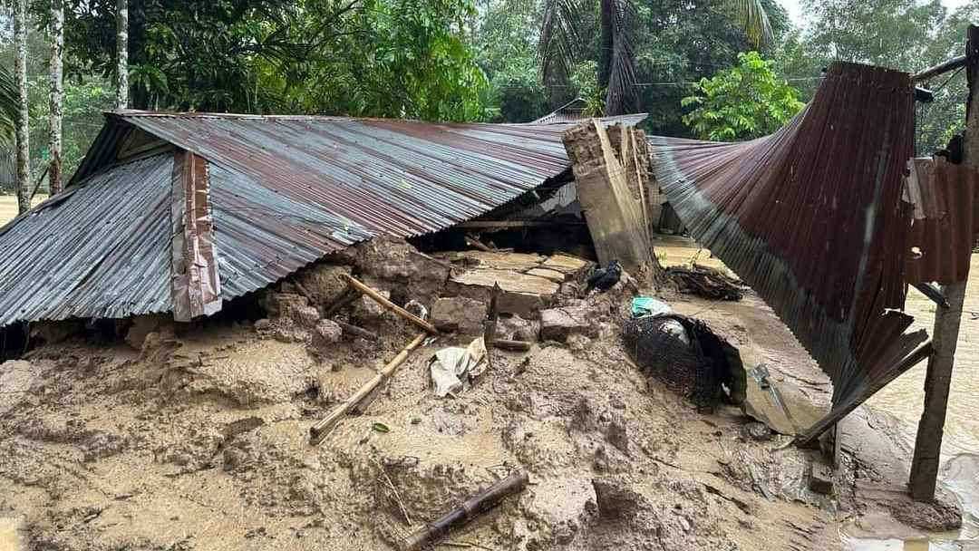 ‘রেখে আসা ঘরবাড়ি এখন পুরোটাই যেন ধ্বংসস্তূপ’