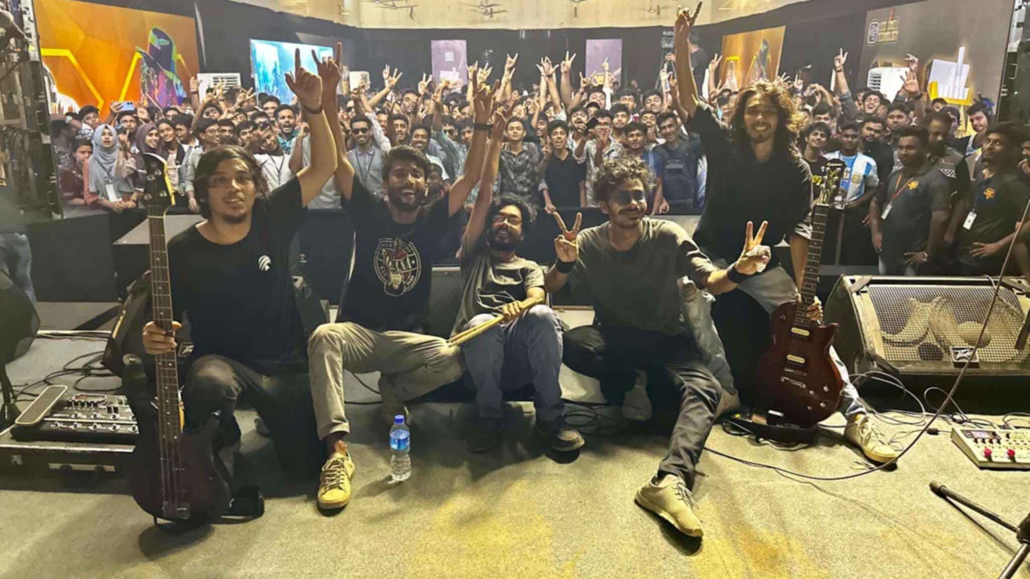 সাত বছর আগের গান, চড়াই উতরাই পেরিয়ে প্রকাশ্যে 