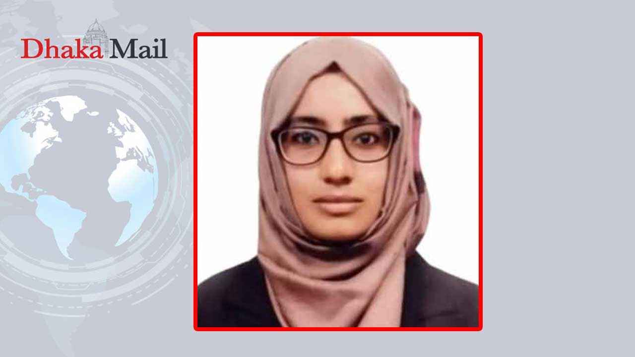 এবার বরখাস্ত সেই ঊর্মির বিরুদ্ধে কথা বললেন মা