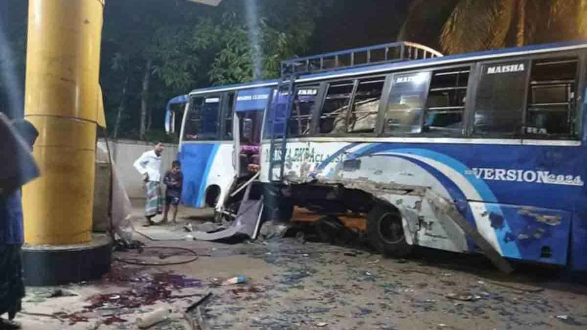 বাসে গ্যাস নেওয়ার সময় সিলিন্ডার বিস্ফোরণে নিহত ৩