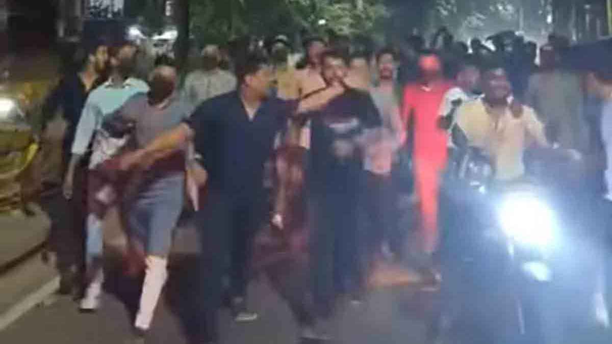 গভীর রাতে চট্টগ্রামে হঠাৎ আওয়ামী লীগের মিছিল