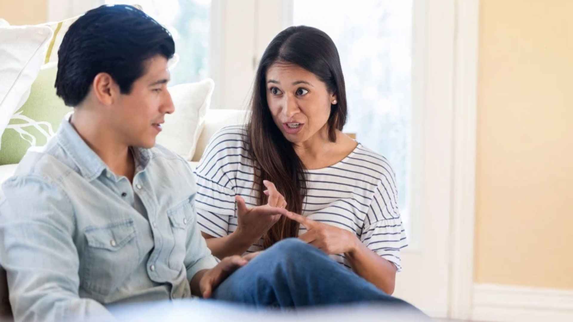 কথায় কথায় আপনাকে অপমান করেন স্ত্রী? এসব উপায়ে ব্যবহার বদলান