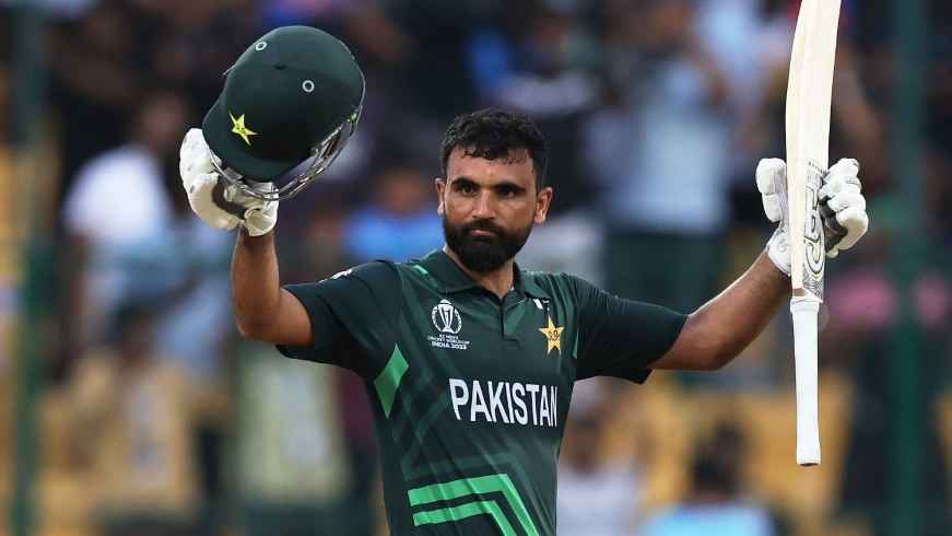 বাবরকে বাদ দেয়ার সমালোচনা করায় ফখরকে পিসিবির শোকজ