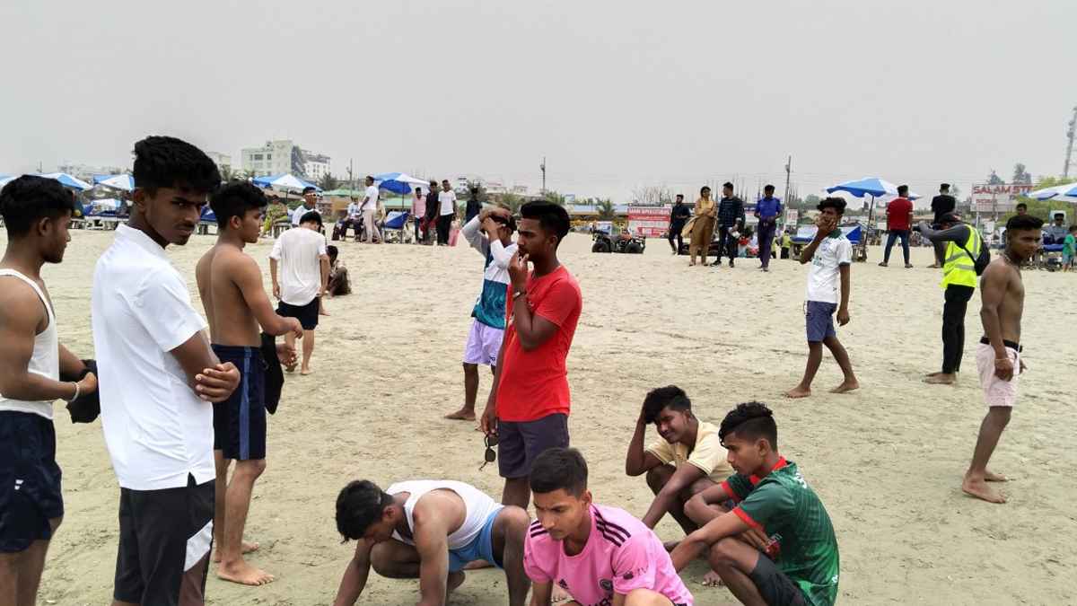 ফরিদপুরে ডোবা থেকে অজ্ঞাত ব্যক্তির অর্ধগলিত লাশ উদ্ধার