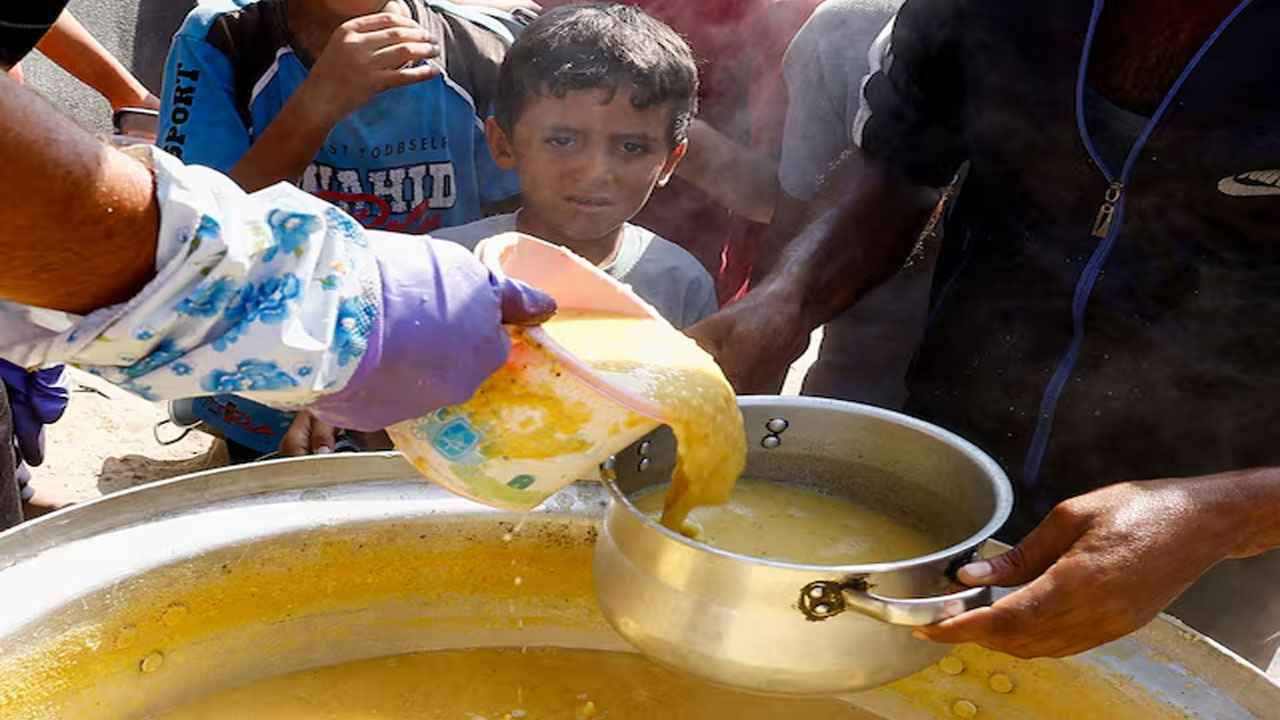 ত্রাণের পর এবার গাজায় বাণিজ্যিক খাবার আমদানিও বন্ধ