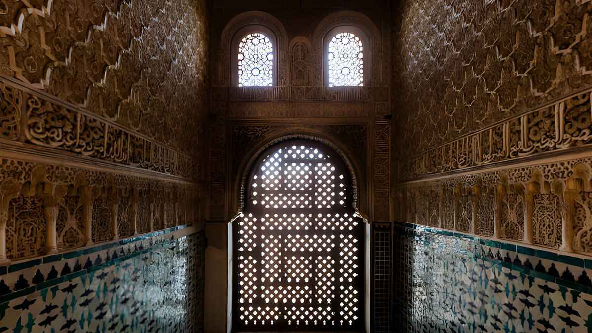 যাদের মুখে মাটি নিক্ষেপ করতে বলেছেন নবীজি