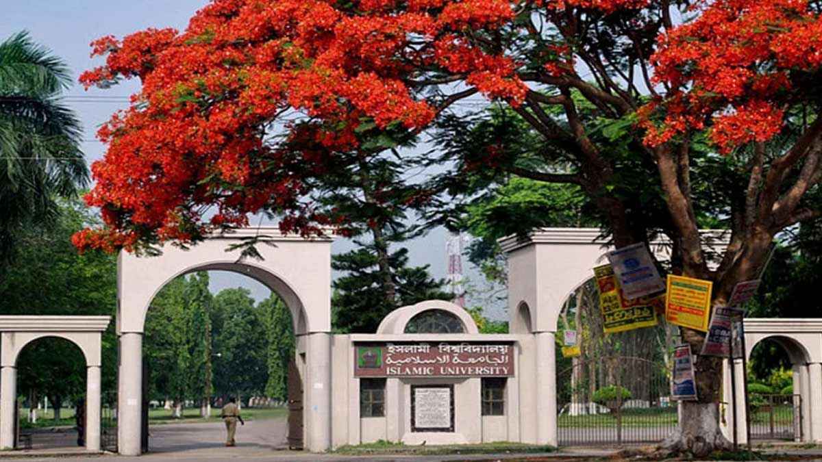 মধ্যরাতে ছাত্রদল নেতার রুম থেকে প্রেমিক যুগল আটক