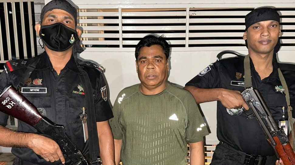 রাজশাহীর সাবেক এমপি আবুল কালাম আজাদ গ্রেফতার