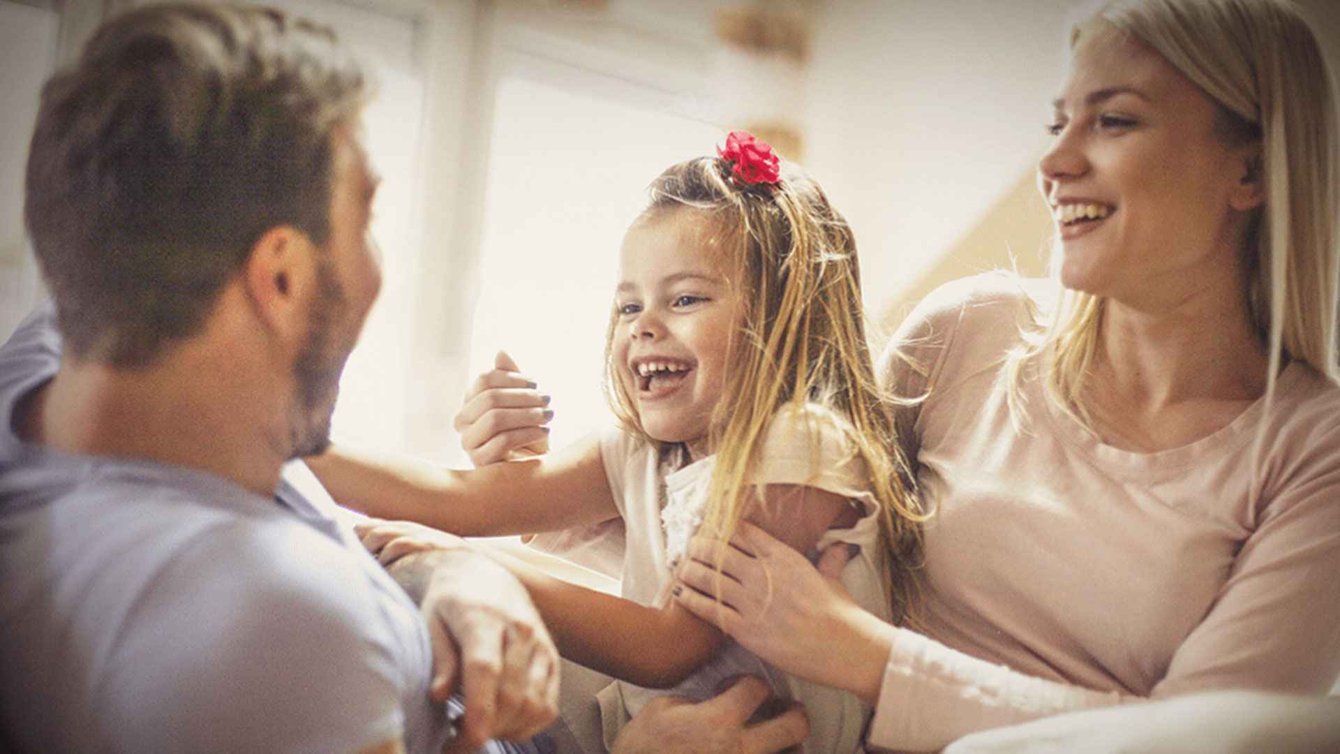 সন্তানের সঙ্গে বাড়ছে দূরত্ব, কমাতে করণীয়