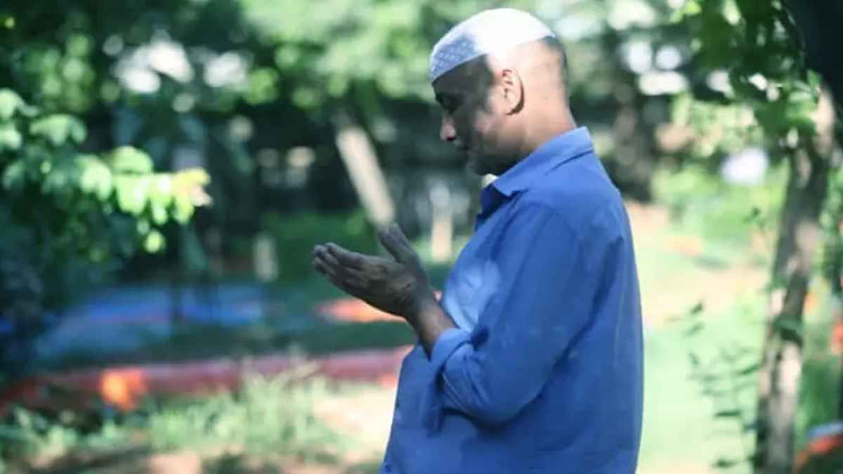 মায়ের কবরের পাশে ৪০ দিন সুরা ইয়াসিন পড়লে সমস্যা আছে?