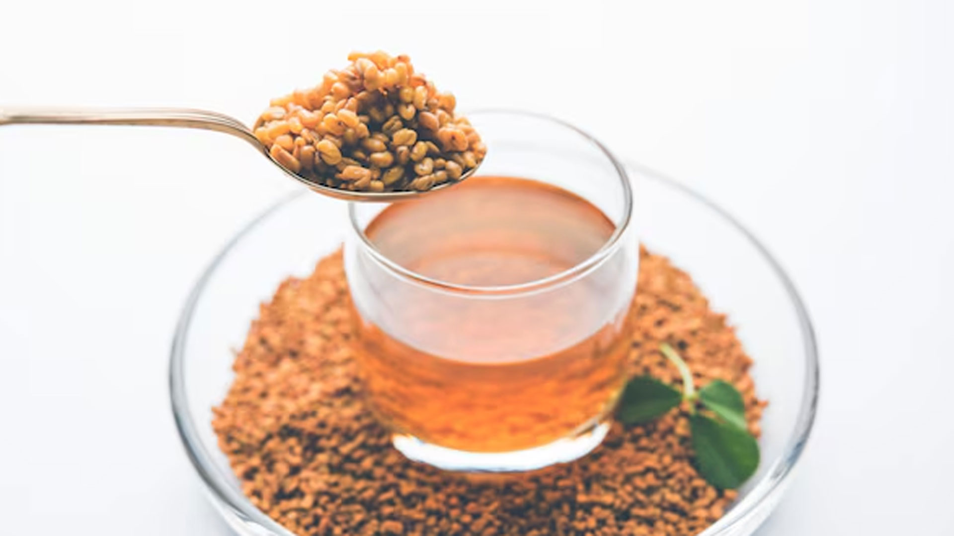 খালি পেটে মেথি ভেজানো পানি খাওয়ার ৩ উপকারিতা