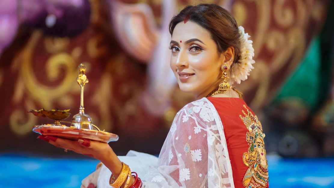 মহালয়ার দিনে মিম জানালেন পূজার পরিকল্পনা