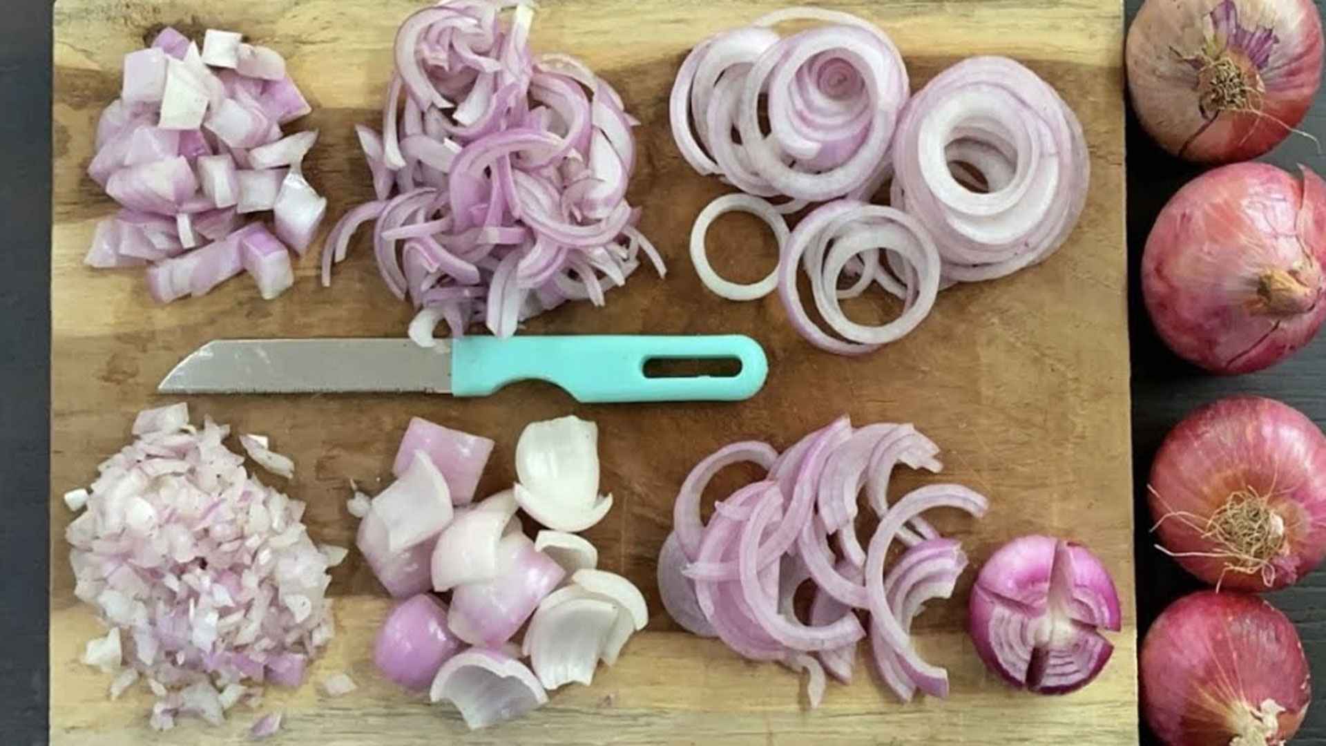 পেঁয়াজ কাটার ধরনেই বদলে যায় স্বাদ, কোন পদের জন্য কীভাবে কাটবেন?