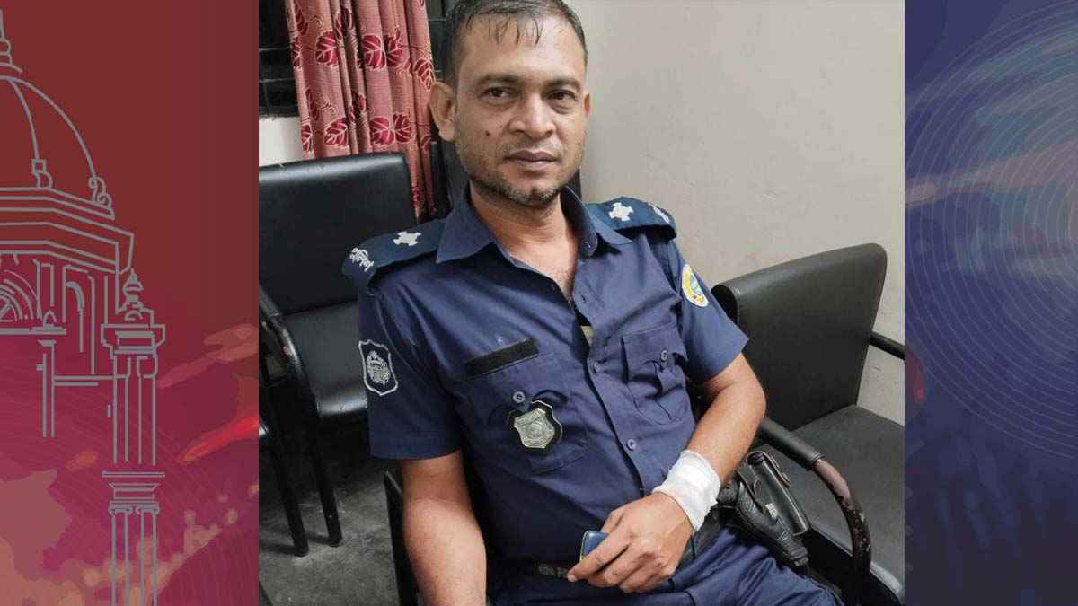 বরগুনায় পুলিশ সদস্যকে কুপিয়ে জখম