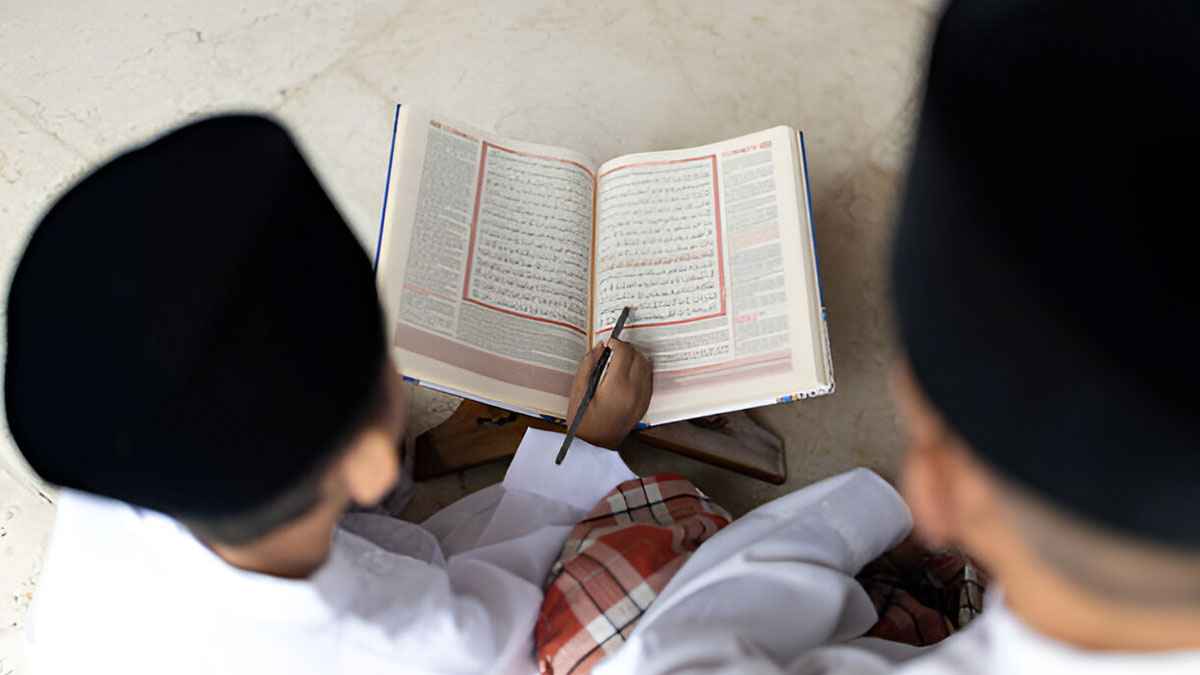 কোরআন-হাদিসের আলোকে আলেমদের অসম্মান করার পরিণতি